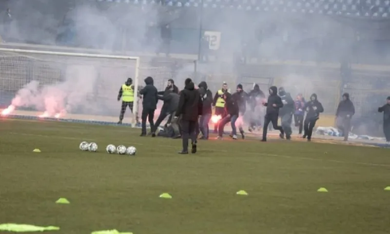 Ζελέζνιτσαρ - Σαράγεβο: Απίστευτο ξύλο μεταξύ οπαδών (video)