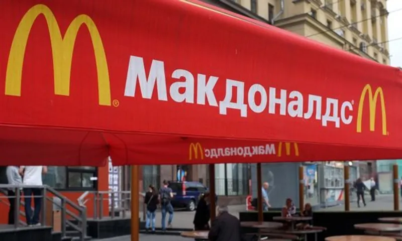 Ουκρανία: Τα McDonald's αναστέλλουν τη λειτουργία τους στη Ρωσία μετά από 32 χρόνια