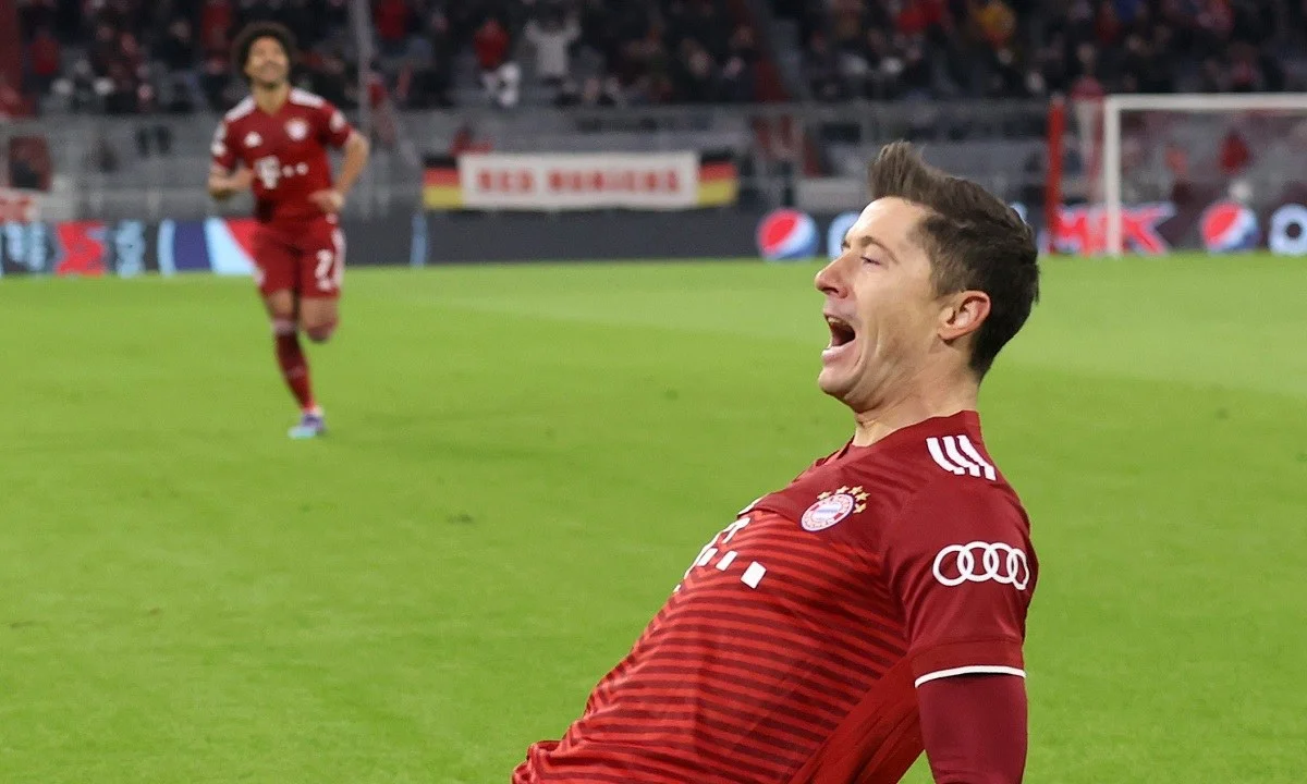 Champions League: Ο Ρόμπερτ Λεβαντόφσκι πέτυχε το νωρίτερο χατ -τρικ στην ιστορία του θεσμού. Μόλις στο 23ο λεπτό είχε... τριπλέτα