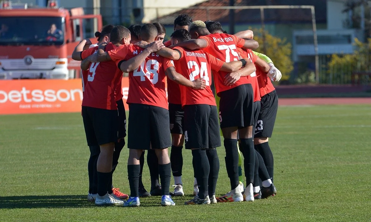 Super League 2 – 2oς όμιλος: Η Καλαμάτα δεν έχασε την ευκαιρία να σκαρφαλώσει στην 2η θέση της βαθμολογίας.