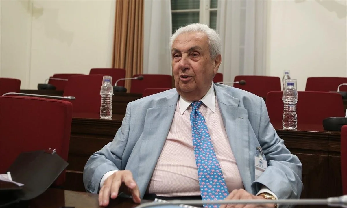 Ο επιχειρηματίας Δημήτρης Κοντομηνάς άφησε την τελευταία του πνοή σε ηλικία 83 ετών, όπως έγινε γνωστό το πρωί της Πέμπτης (10/3).
