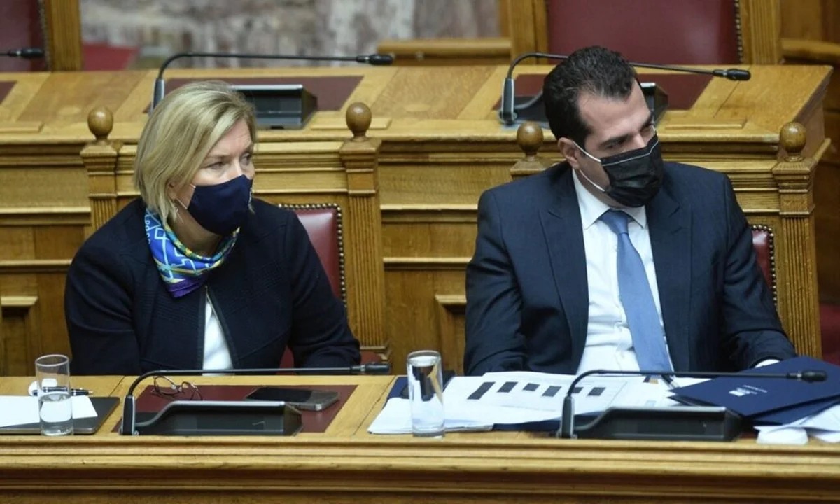 Νομοσχέδιο «λαιμητόμο» για τη δημόσια δωρεάν Υγεία φέρνει ο Θάνος Πλεύρης και η Μίνα Γκάγκα.