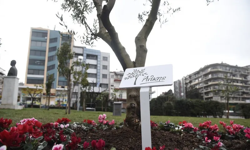 Θεσσαλονίκη: Έκλεψαν ταμπέλες με τα ονόματα θυμάτων οπαδικής βίας!