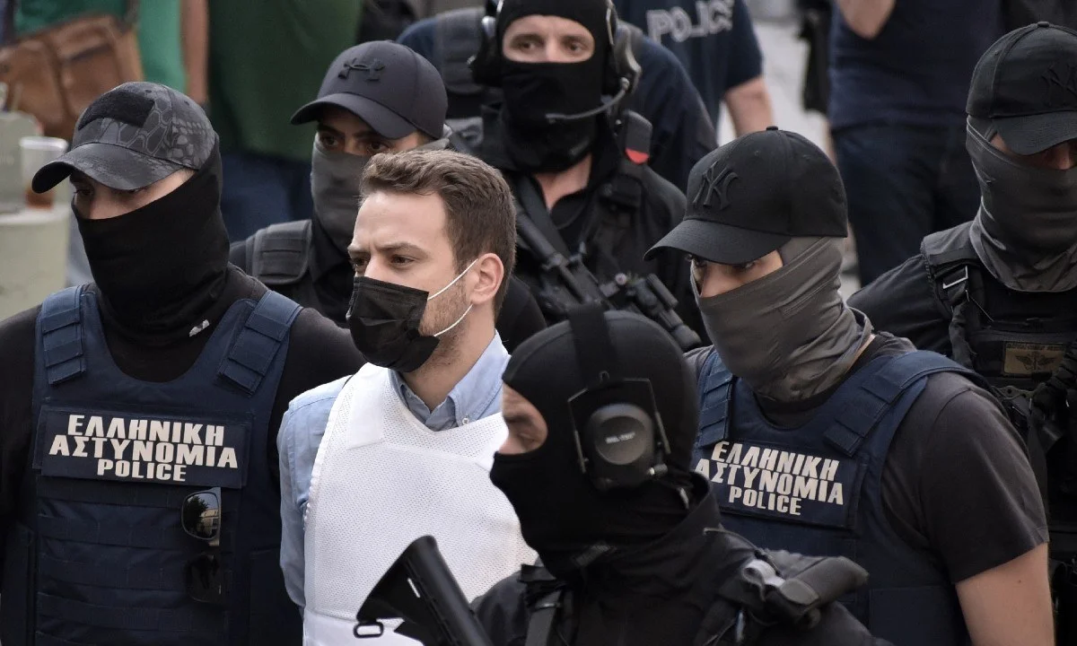 Μπάμπης Αναγνωστόπουλος: Σε έλεγχο των σωφρονιστικών υπαλλήλων στο κελί του , βρέθηκε κινητό, κάτι το οποίο απαγορεύεται μέσα στις φυλακές.