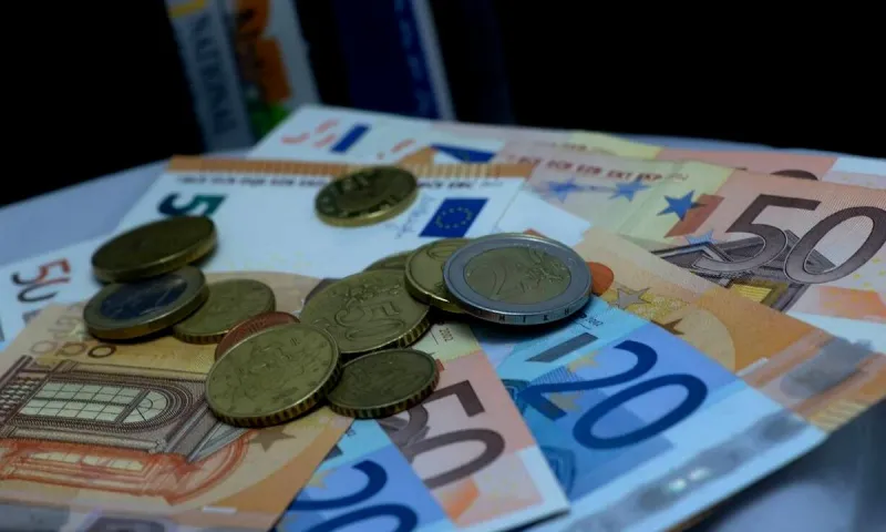 Επίδομα βενζίνης, επιταγή ακρίβειας, δώρο Πάσχα: Ποιοι είναι δικαιούχοι - Ποια είναι τα ποσά