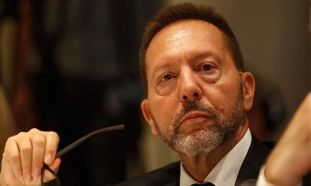 Η ακρίβεια θα εξανεμίσει τις αποταμιεύσεις. Ο Διοικητής της ΤτΕ Γιάννης Στουρνάρας είπε στον ΣΚΑΪ πως νοικοκυριά και επιχειρήσεις έχουν σημαντικά αποθεματικά στις τράπεζες και θα πρέπει να πορευτούν με αυτά!