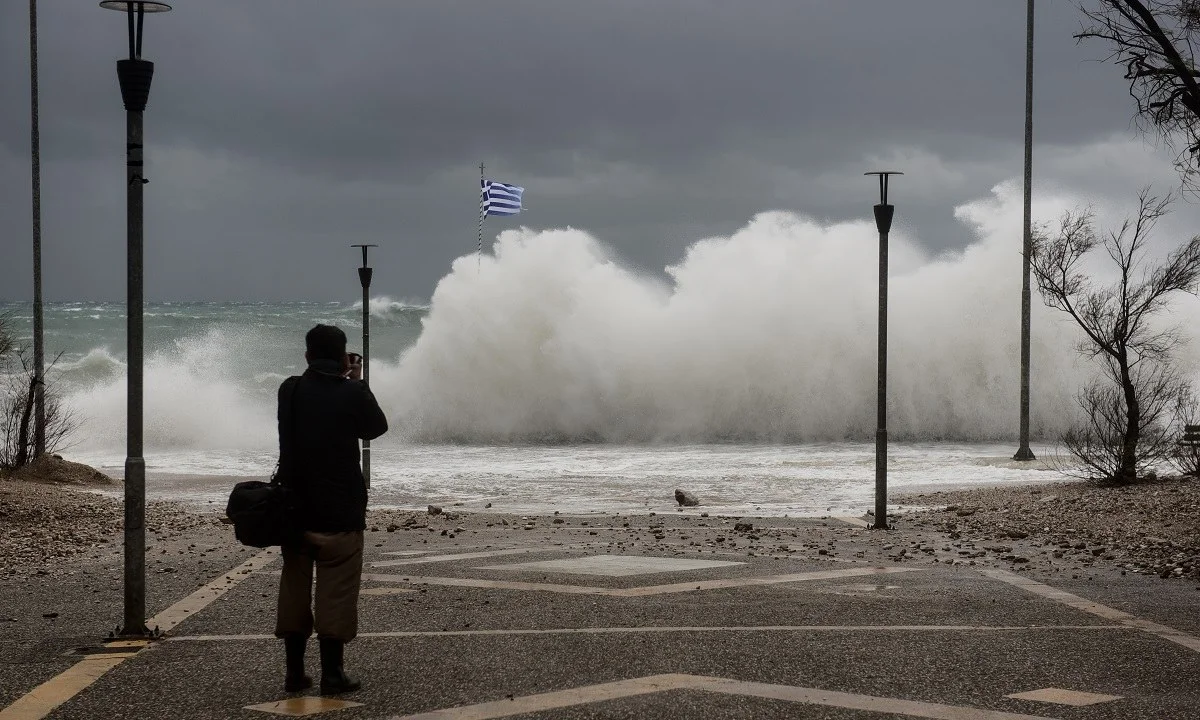 Καιρός: Όσο σκηνικό... καλοκαιριού ζήσαμε, ζήσαμε. Έρχεται τσουχτερό κρύο και χιόνια το επόμενο τριήμερο! Δείτε αναλυτικά.