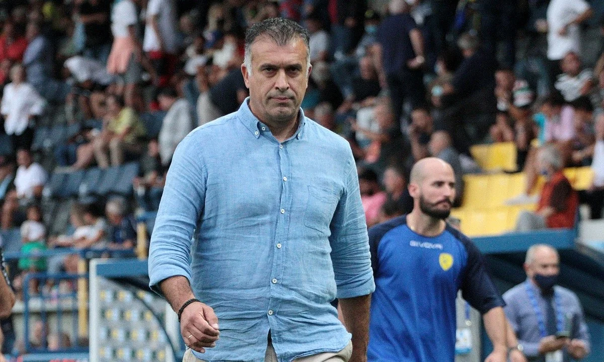 Super League νέα 20/4: Όλες οι ειδήσεις της ημέρας από τις ομάδες της Super League. Ανανεώσεις και πρόωρες αποχωρήσεις.