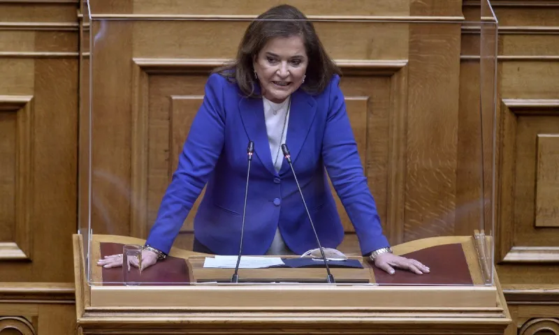 Ντόρα Μπακογιάννη: Την κόβουν απο τα Χανιά για να μπει ο Καμπουράκης;
