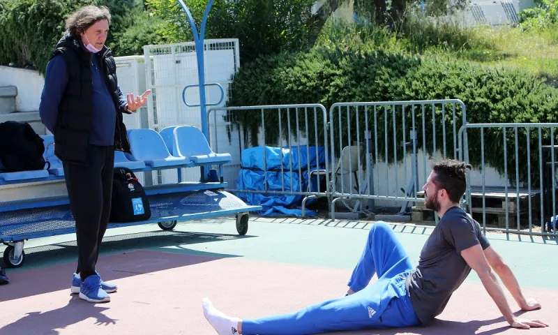 Γιώργος Πομάσκι: «Ο Μίλτος έχει μπει βαθιά στο μήκος - Πάντως μπορεί να είναι τρομερός και στο τριπλούν»