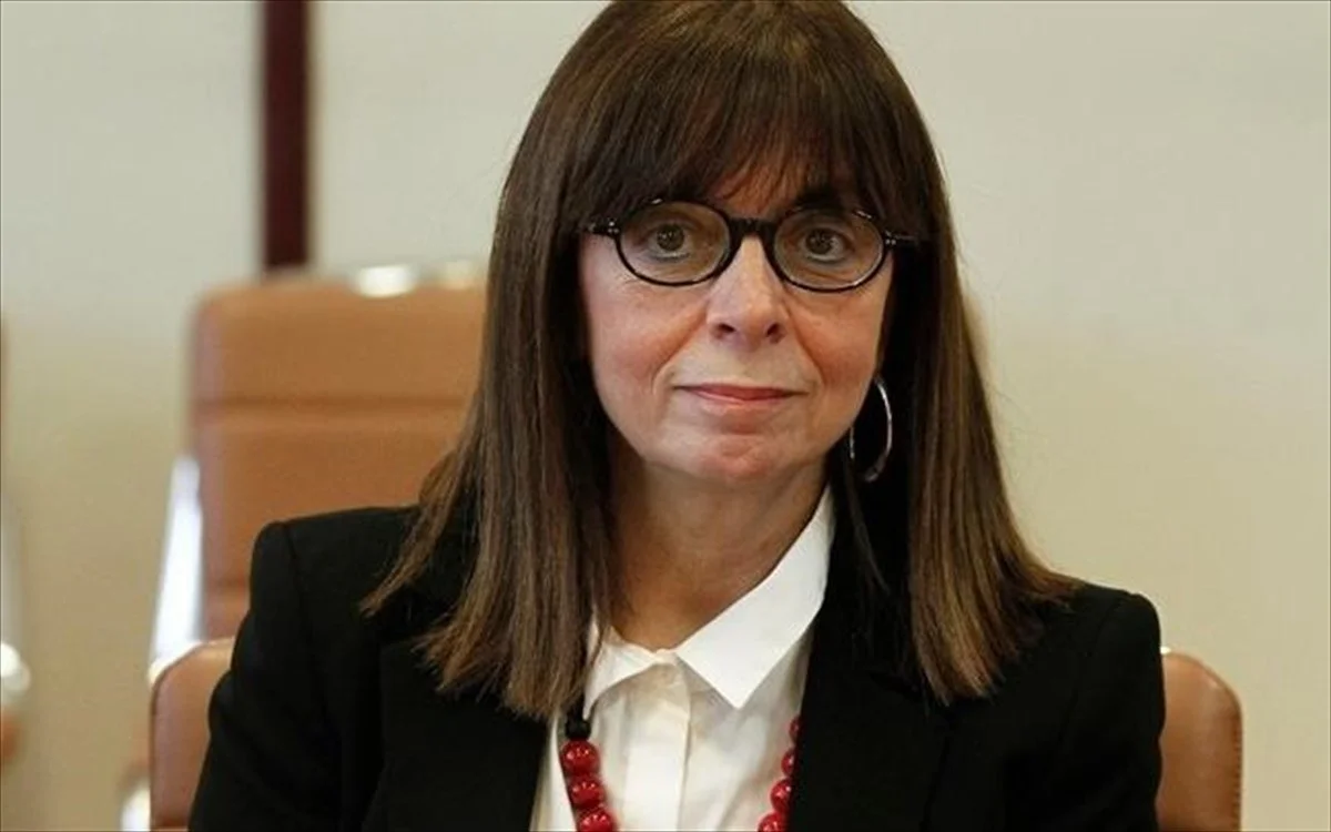 Η Κ. Σακελλαροπούλου που ακόμα δεν έχει αρθρώσει ούτε λέξη για την κατεχόμενη Κύπρο, έφτασε να συγκρίνει την Ελληνική εθνεγερσία, με τον Ρωσο - ουκρανικό πόλεμο!