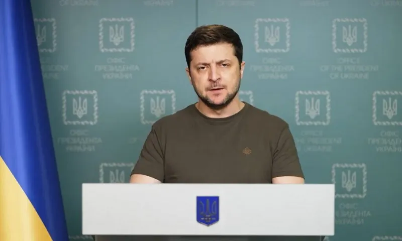 Ουκρανία: Χαμός με το μπλουζάκι του Ζελένσκι - Κέρδη από τις πωλήσεις
