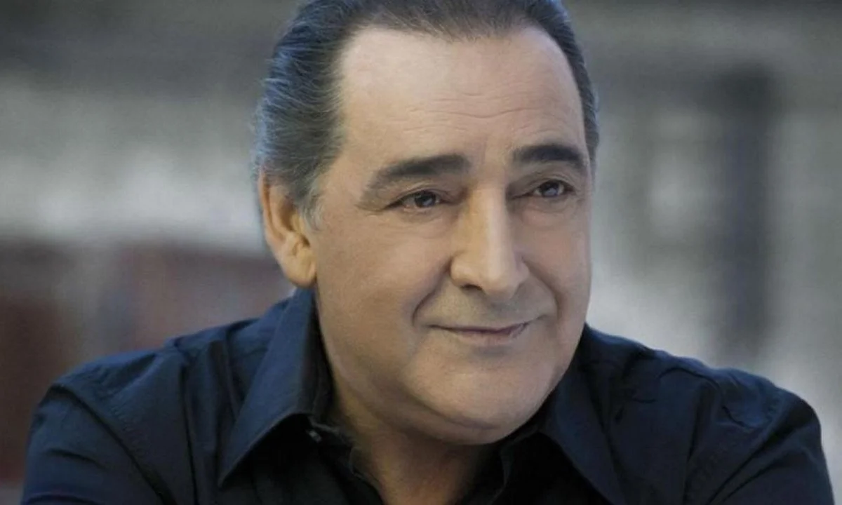 Βασίλης Καρράς: Εσπευσμένα στο νοσοκομείο - Τι συνέβη;