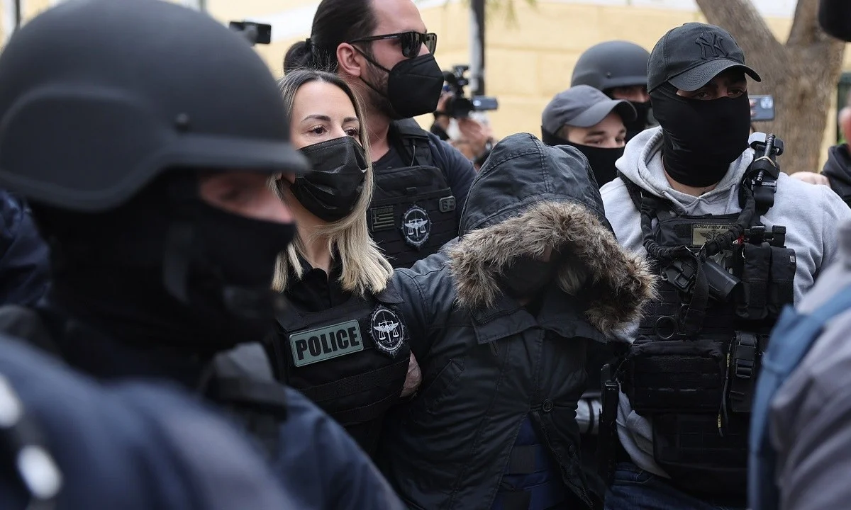 Πάτρα: Tο «θρίλερ» με τον θάνατο των τριών παιδιών συνεχίζεται, με τη Ρούλα Πιρπισρίγκου να παραμένει άκαμπτη, σκληρή και ψύχραιμη. 
