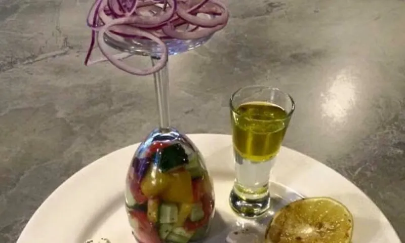 MasterChef Twitter 4/4: «Γονάτισε» με τον σφιγμένο Μπόμπαινα, την κηπουρική και την αποδομημένη σαλάτα!