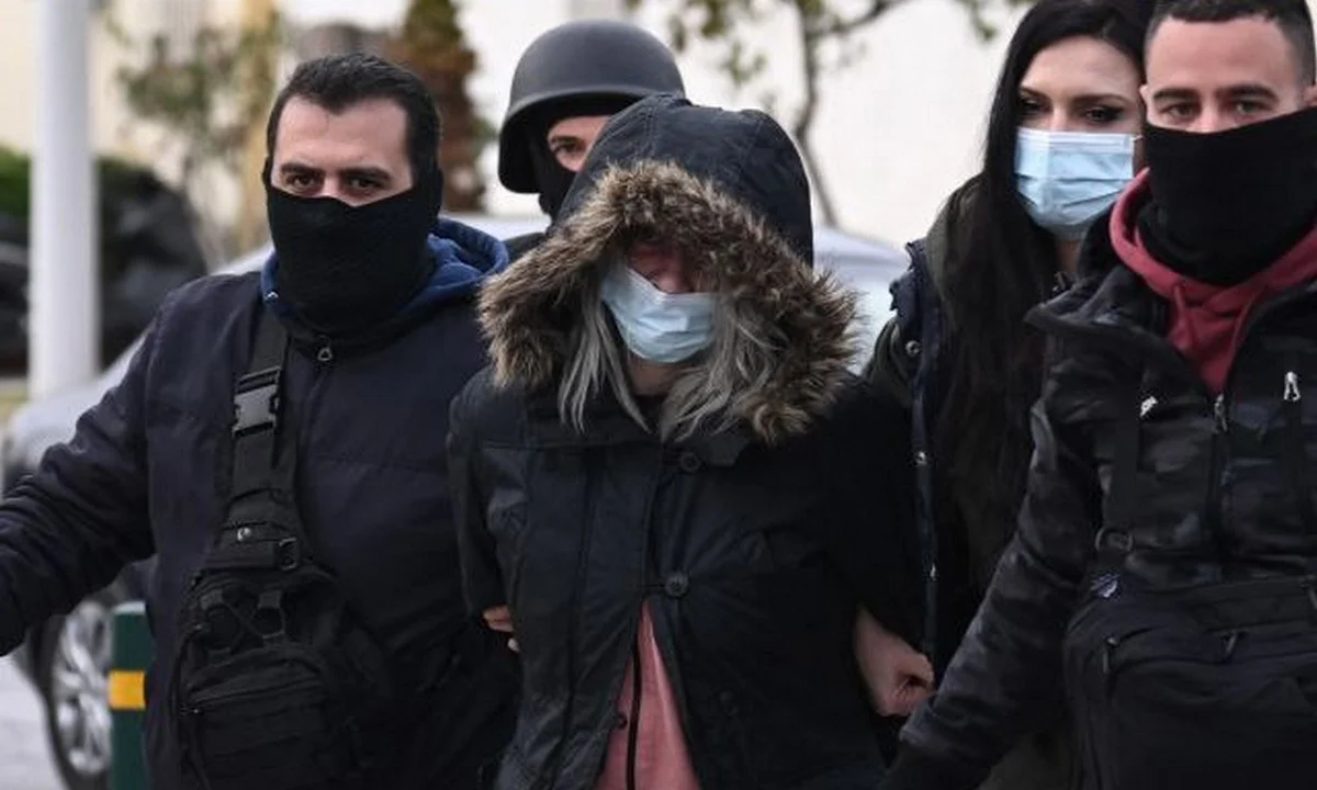 Ρούλα Πισπιρίγκου: Συναγερμός ότι προσπαθεί να κάνει κακό στον εαυτό της - Χτυπάει το κεφάλι της στον τοίχο!