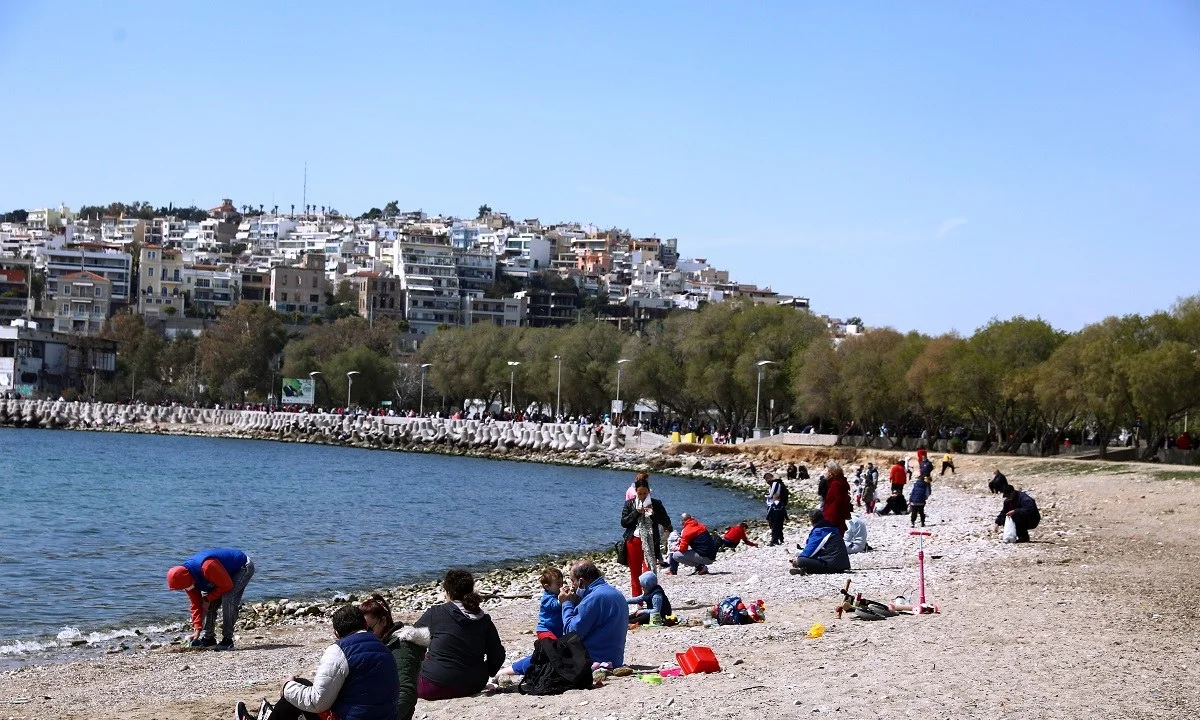 Καιρός (12/4): Την Τρίτη 12 Απριλίου 2022 αναμένεται γενικά αίθριος με λίγες τοπικές νεφώσεις στα ηπειρωτικά κατά τις μεσημβρινές ώρες.