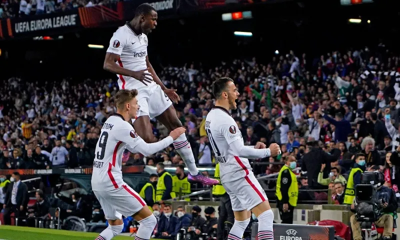 Europa League: Οι «αετοί» της Άιντραχτ άλωσαν τη Βαρκελώνη και έβαλαν πλώρη για Σεβίλλη!