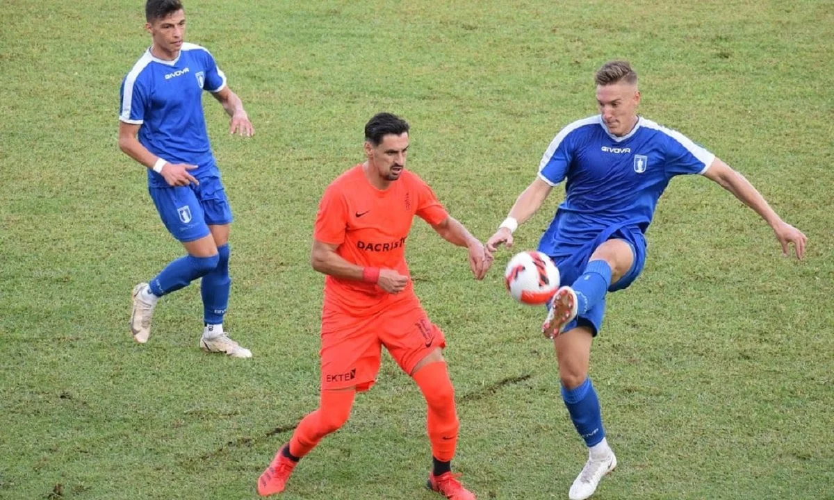 Super League 2 - 1ος όμιλος: Η Βέροια δεν κέρδισε την Ξάνθη, αλλά ούτε η ΑΕΛ τον Ολυμπιακό Βόλου. 0-0 και τα δύο ματς με την ομάδα της Ημαθίας να θέλει έναν ακόμα βαθμό για να εξασφαλίσει τη μια θέση στο μπαράζ.