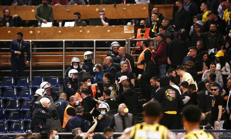 Άρης - ΠΑΟΚ: Συνελήφθη 38χρονος - Πήγαινε με σουγιά πίσω από τον πάγκο του «δικεφάλου»