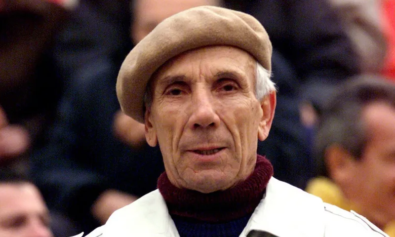 «Έφυγε» από τη ζωή ο θρυλικός Κώστας Καραπατής