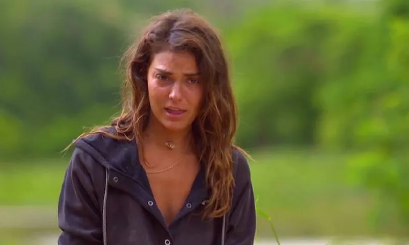 Survivor 26/4: Οι Μπλε «στόλισαν» τη Σοφιάνα - «Μιλάς εσύ που τα κάνεις πάνω σου»