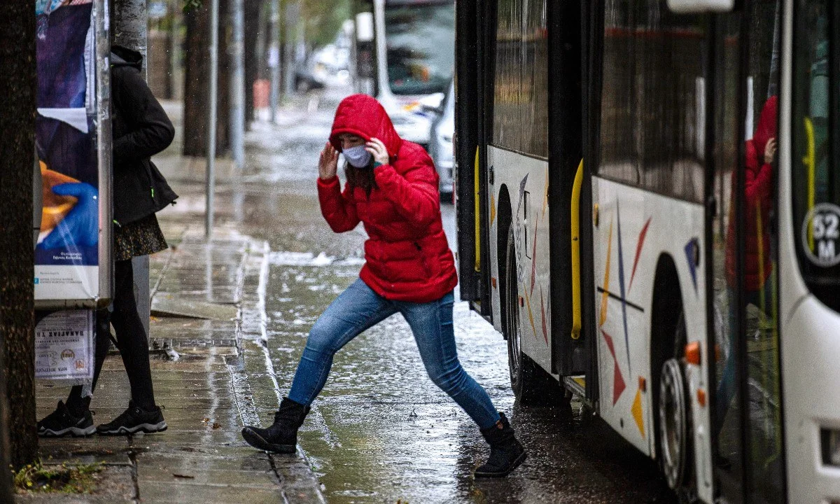 Καιρός (28/4): Το Εθνικό Αστεροσκοπείο Αθηνών μας ενημερώνει για την εξέλιξη που θα έχει ο καιρός την Πέμπτη 28 Απριλίου 2022. Θα έχει βροχές