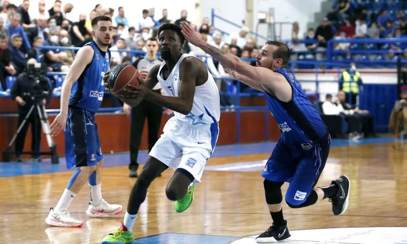Ιωνικός Νίκαιας- Ηρακλής 74-62: Είχε πύργους στρατηγό και στρατιώτη