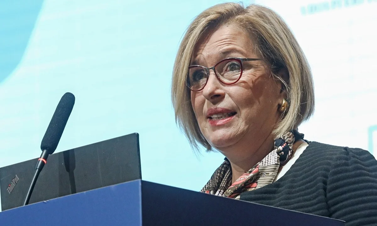 Οι ασθενείς θέλουν να «ανταμείψουν» τους χειρούργους με «φακελάκια», άρα καλώς θα πληρώνονται τα απογευματινά χειρουργεία, είπε η Μίνα Γκάγκα!