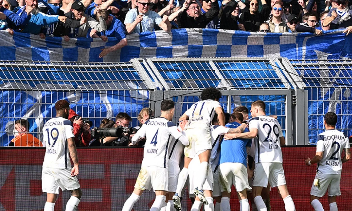 Bundesliga: Ανώδυνη ήττα με ανατροπή υπέστη η Ντόρτμουντ, η Μπάγερν άρχισε να μοιράζει βαθμούς και η μάχη στην τετράδα κορυφώθηκε