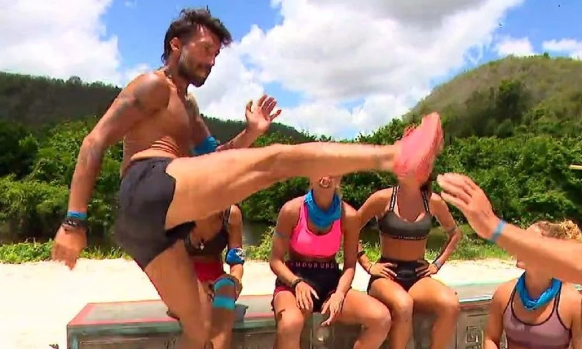 Survivor 30/4: Παραλίγο ναγίνουν μαλλιά κουβάρια οι δύο πάγκοι για τα μάτια του... Εμμανουήλ