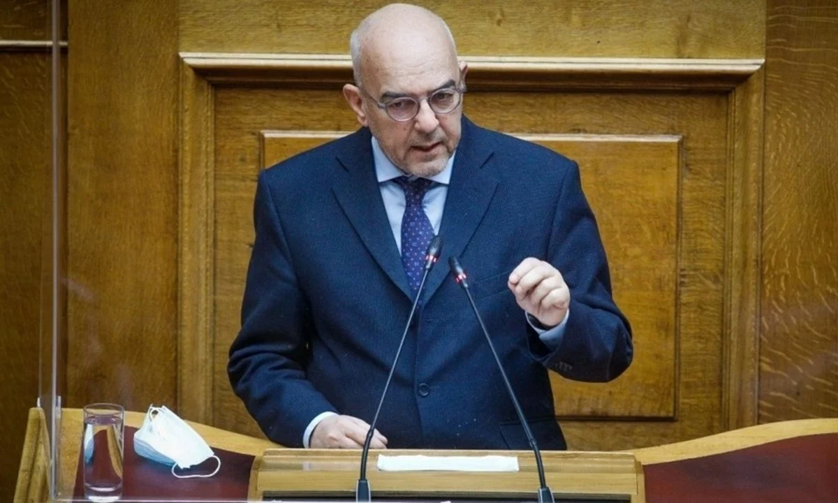 Ο βουλευτής ΝΔ Μπάμπης Παπαδημητρίου ομολόγησε ωμά πως η ρήτρα αναπροσαρμογής είναι αποτέλεσμα πιέσεων των ιδιωτών παρόχων προς τη ΡΑΕ και τη ΔΕΗ.