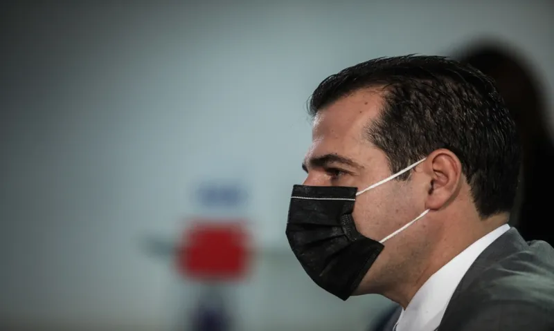 Υγειονομικοί: Σφοδρές αποδοκιμασίες στον Θ. Πλεύρη σε γνωστό ξενοδοχείο – Έκανε σα να μην υπάρχουν!