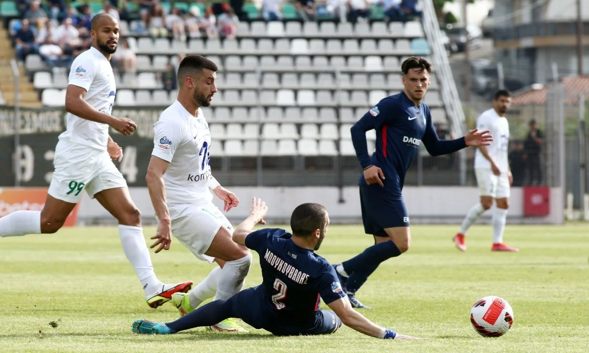 Υπερπρωταθλητής (1-0) της Super League 2 ο Λεβαδειακός και επιστροφή στη μεγάλη κατηγορία. Επεισόδια πριν το φινάλε, μπήκαν οπαδοί στον αγωνιστικό χώρο, έφυγε χτυπημένος με ασθενοφόρο ο Πεταυράκης!