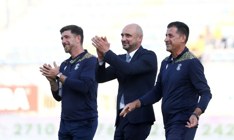 Super League 1: Ξεκίνησε το ντόμινο στους προπονητές - Τέλος ο Ράσταβατς, ποιοι ακολουθούν