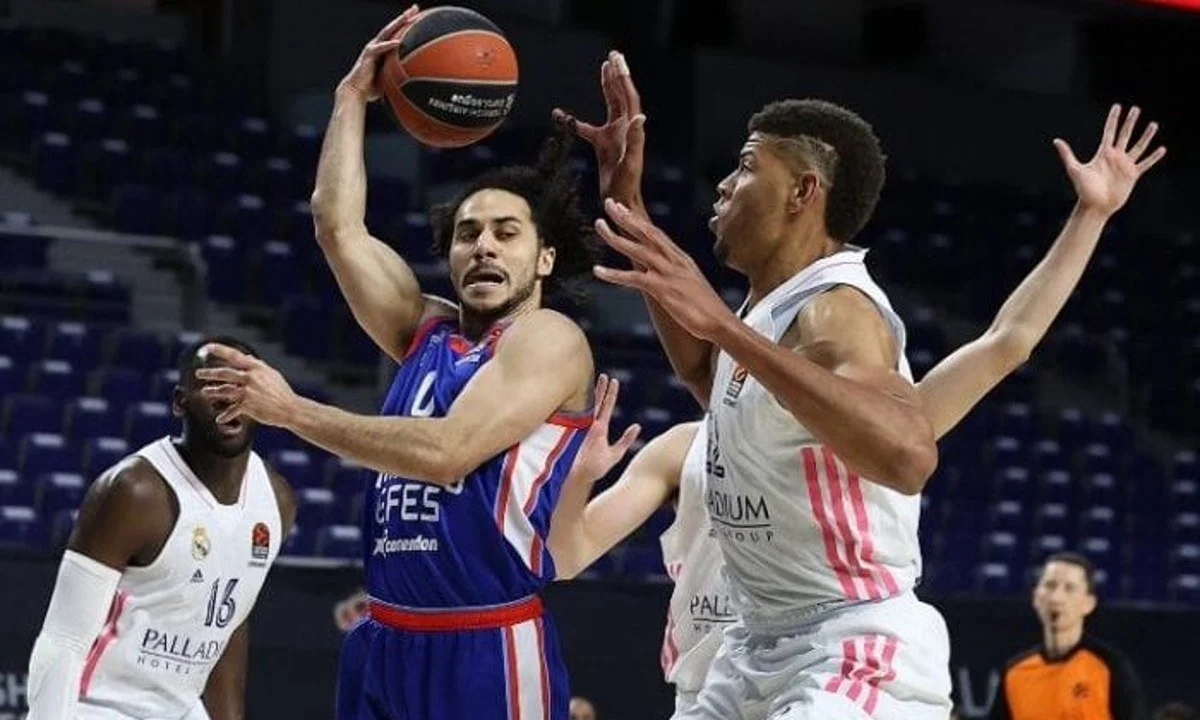 Ρεάλ Μαδρίτης - Εφές LIVE: Παρακολουθήστε την εξέλιξη του μεγάλου τελικού της Euroleague από τα online στατιστικά του Sportime.
