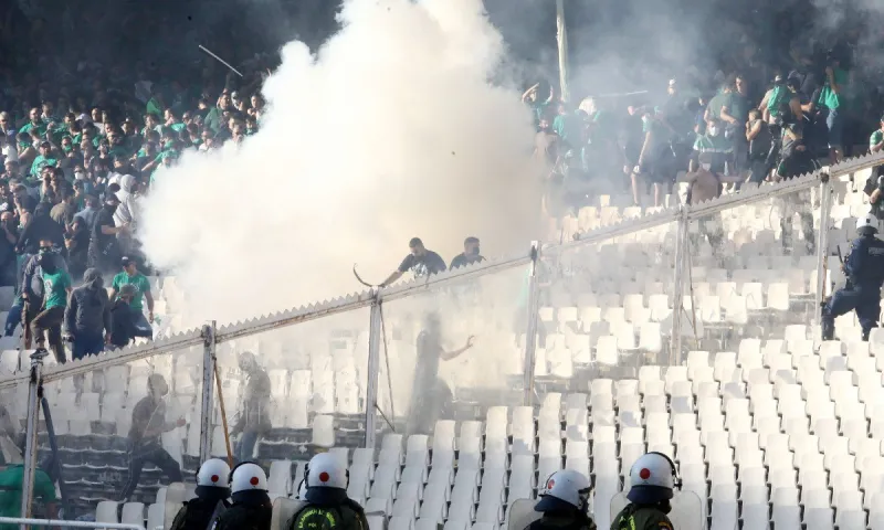 Παναθηναϊκός - ΠΑΟΚ: Έξαλλο το Twitter με τα επεισόδια - «Θέλουμε και μετακίνηση οπαδών, ούτε τον ύμνο δεν σεβάστηκαν»