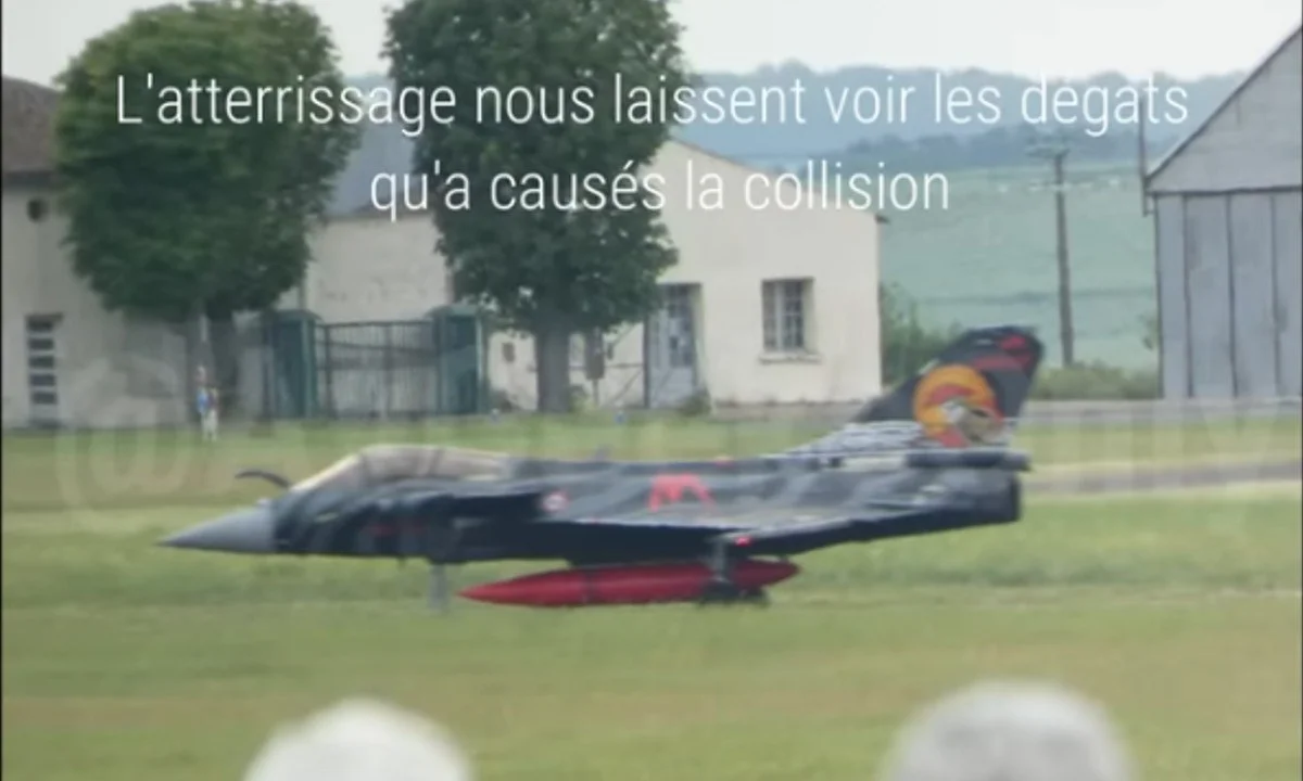 Σύγκρουση Rafale σε επίδειξη στη Γαλλία. Το ένα αεροσκάφος έχασε το πίσω πτερύγιό του, τα συντρίμμια του οποίου προκάλεσαν ζημιές σε σπίτι.