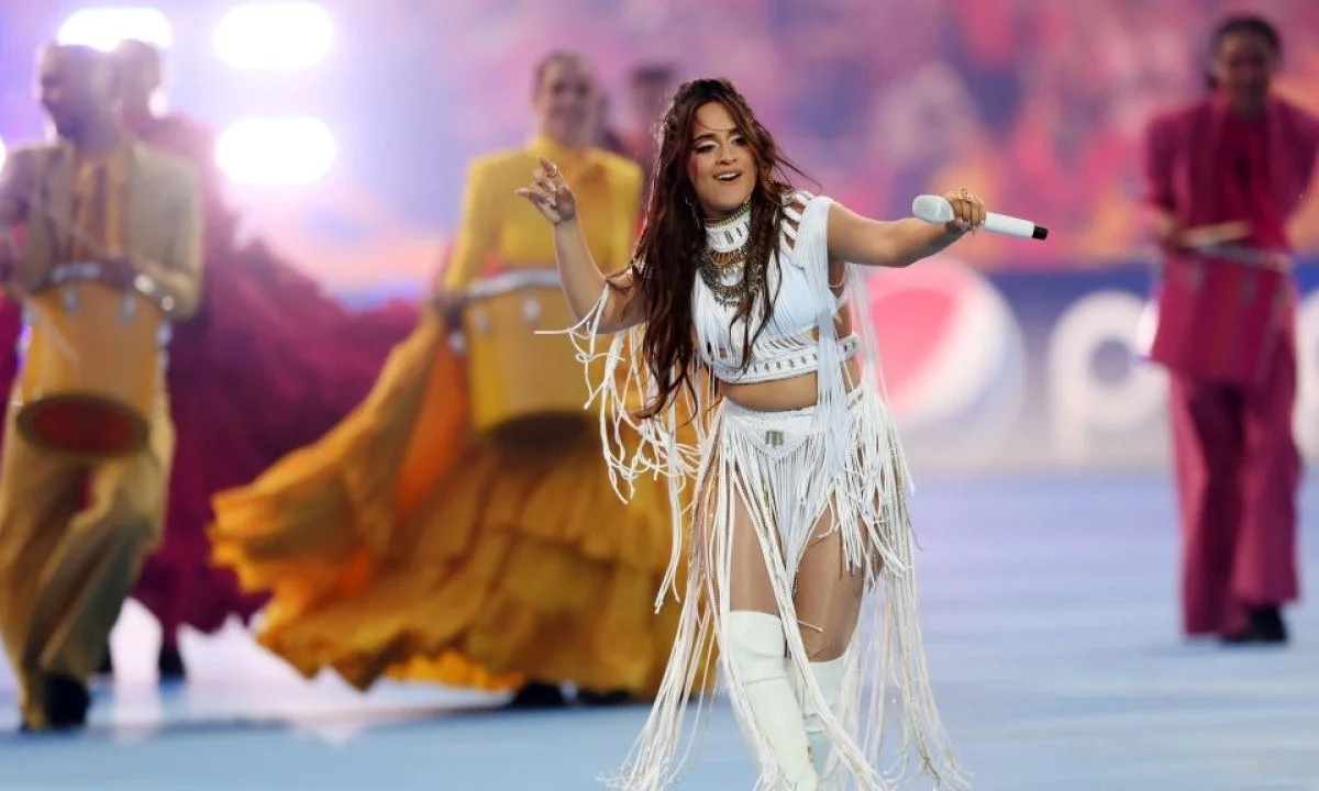 Τελικός Champions League: Η Camila Cabello δεν... μαγνήτισε τα βλέμματα των θεατών στο «Σταντ ντε Φρανς», με αποτέλεσμα να ξεσπάσει!