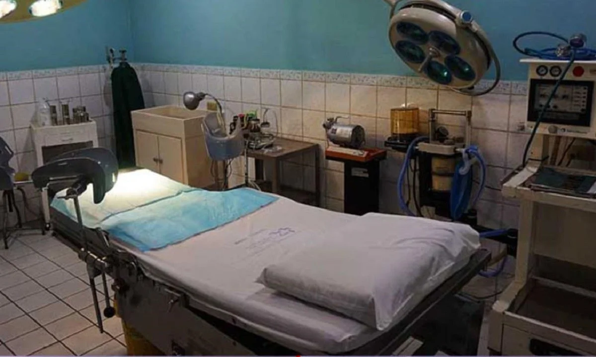 Απίστευτο! Αγόρι στην Ινδία με δύο χέρια και 6 πόδια εξέπληξε τους πάντες.