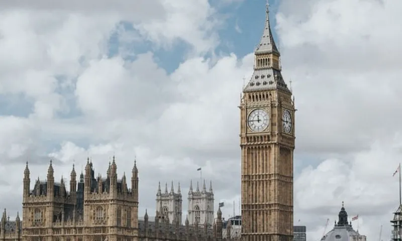 Big Ben: Το πιο διάσημο ρολόι αρχίζει να λειτουργεί