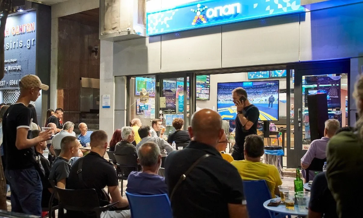 Γκολ στη διασκέδαση από τα καταστήματα ΟΠΑΠ Football night με τελικό Champions League, εκπλήξεις και κλήρωση για ένα μεγάλο δώρο.