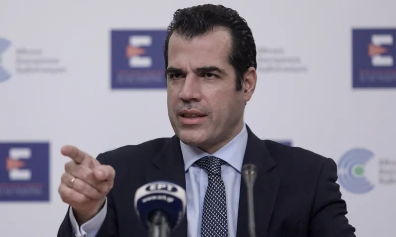 Γολγοθάς για τους ανασφάλιστους με υπογραφή Πλεύρη: Τέλος η συνταγογράφηση σε ιδιώτες – Mόνο σε δομές του ΕΣΥ!