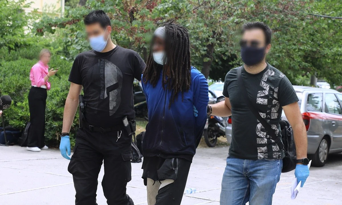 Στον εισαγγελέα ο Βρετανός που επιχείρησε να βάλε φωτιά στη Μαλακάσα - Αντιτρομοκρατική και ΕΥΠ στις έρευνες.