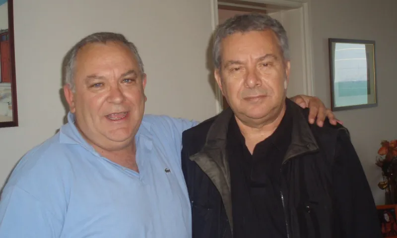 Μανώλης Μητσιάς: Μην πυροβολείτε τον... πιανίστα