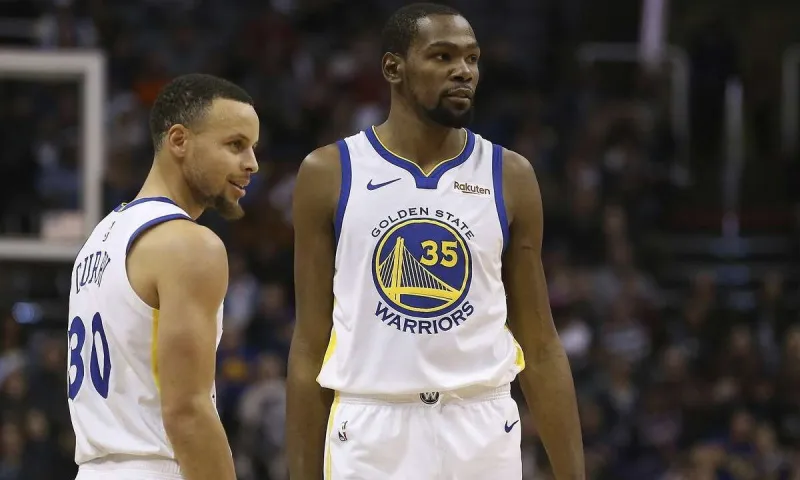 NBA: Οι Γουόριορς το σηκώνουν και ο Κέβιν Ντουράντ γίνεται trend στο Twitter για το λάθος λόγο!