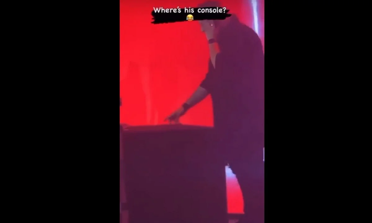 MAD VMA Awards: Ο DJ Valentino παίζει σε ανύπαρκτη κονσόλα και γίνεται viral στο Twitter!
