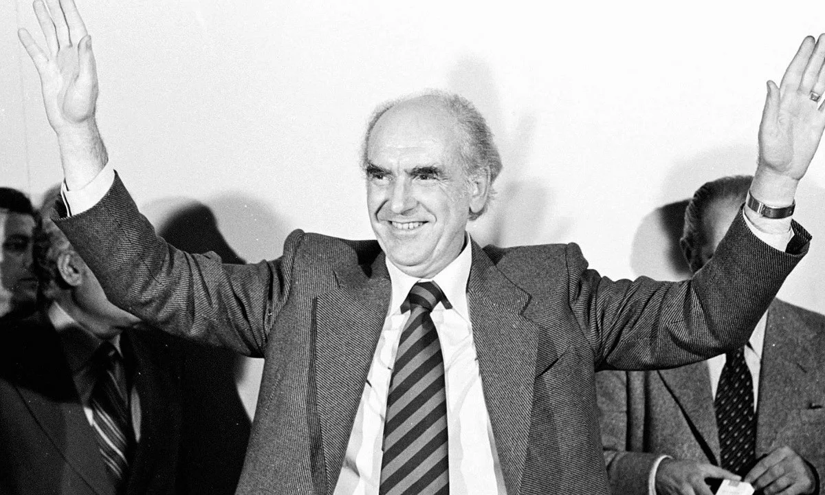 Μια μέρα σαν σήμερα η ελληνική πολιτική σκηνή θρηνεί τον θάνατο του Ανδρέα Παπανδρέου.