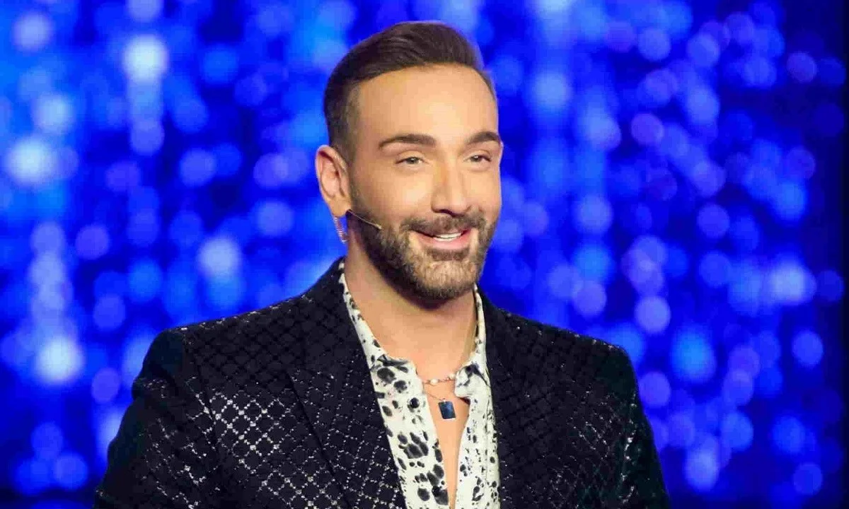 MAD VMA 2022: Μπράβοι του Snik επιτέθηκαν με γροθιές στον Light - Τι λέει στη «Super Katerina» για το περιστατικό ο Νίκος Κοκλώνης.