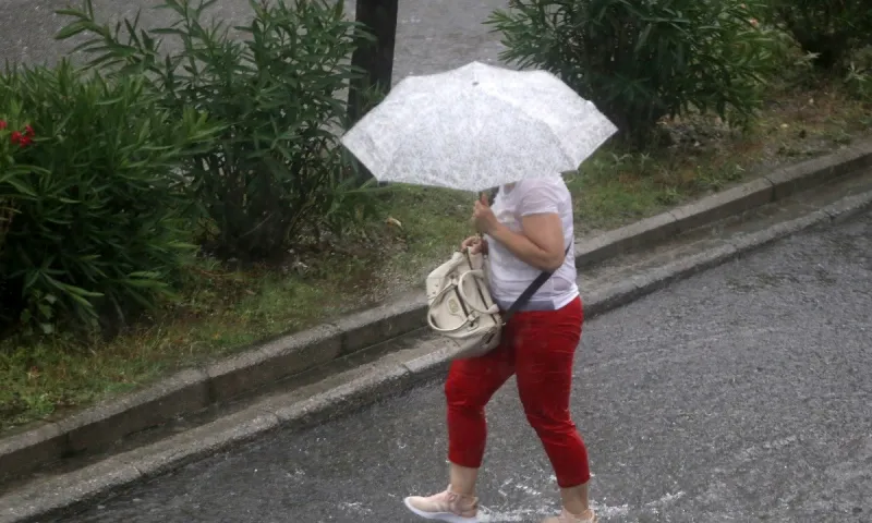 Καιρός (25/6): Λίγο από όλα έχει ο μπαξές - Βροχές, ήλιος και αφρικανική σκόνη!